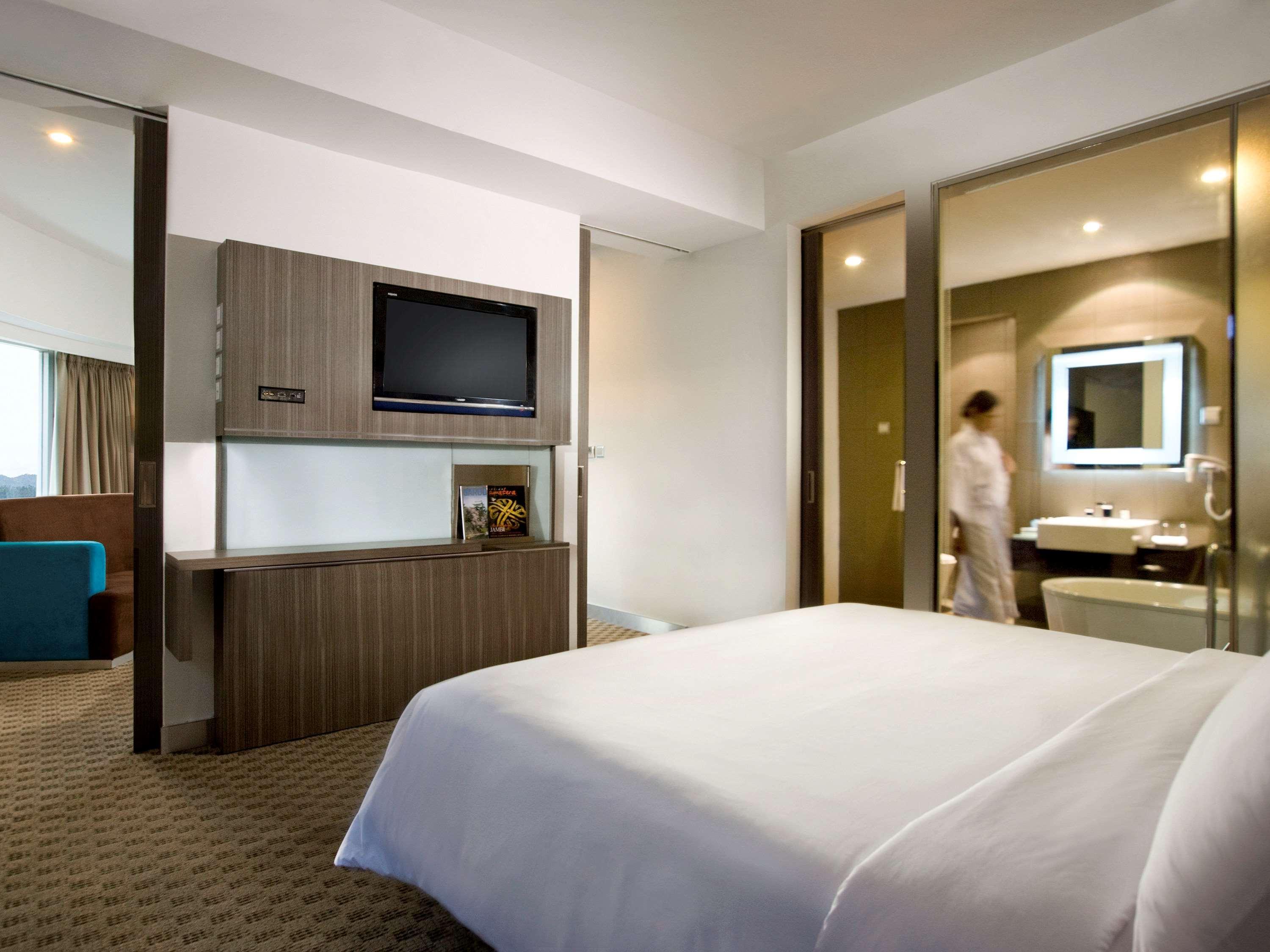 Novotel Bangka Hotel&Convention Center Pangkal Pinang Exterior foto